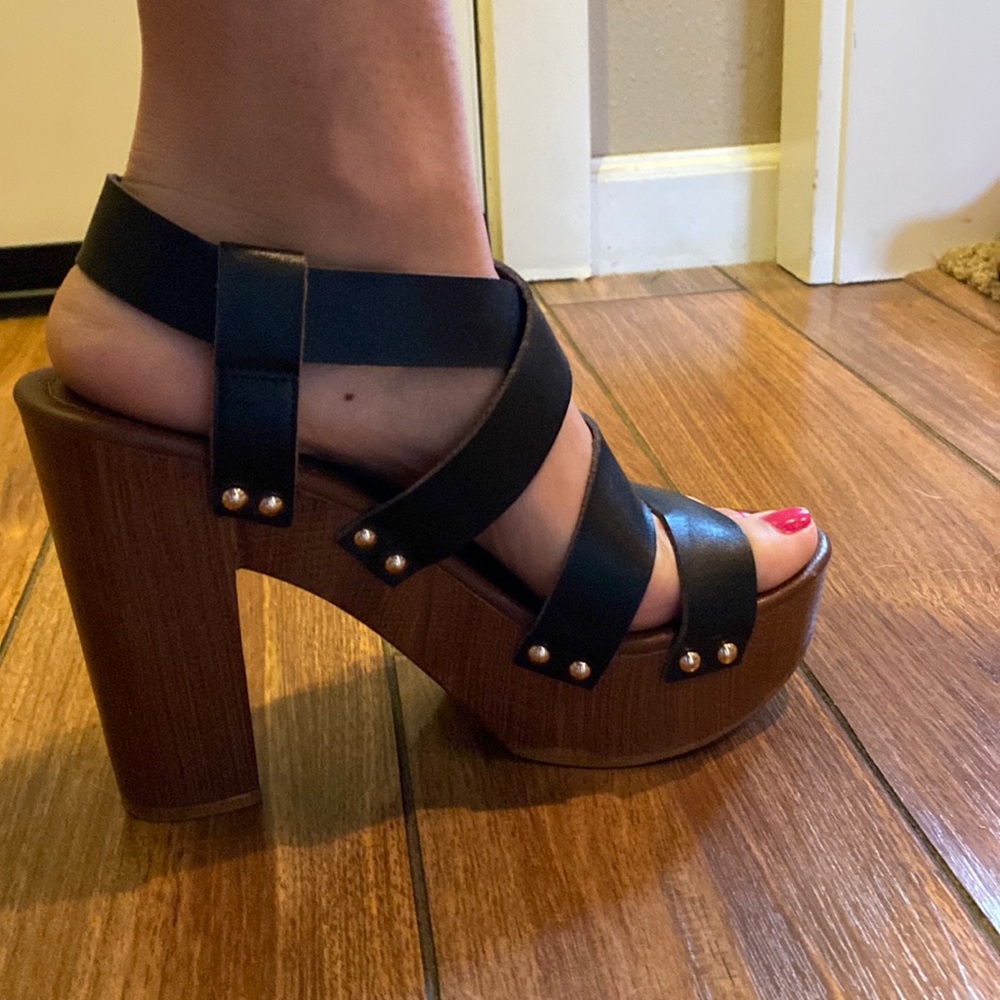Black strappy, chunky heels